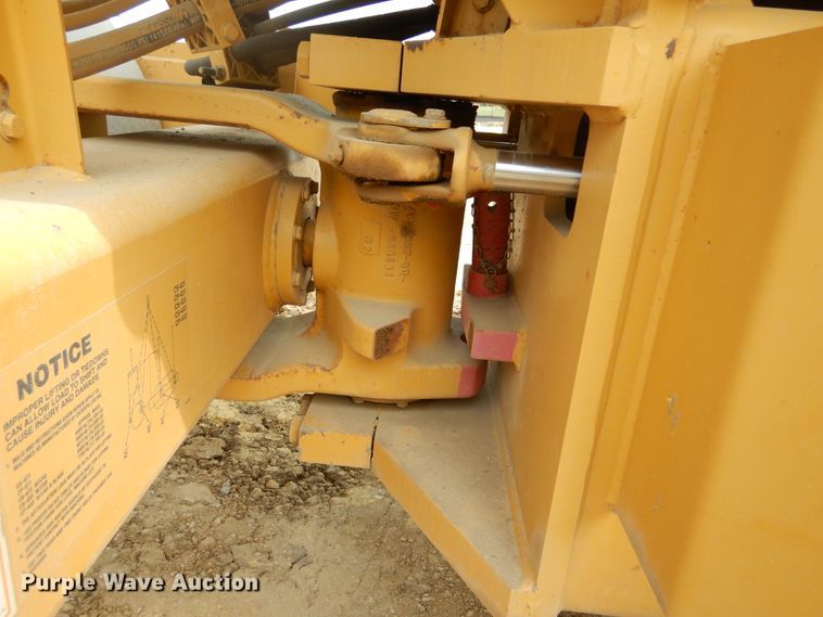 image for item DK3238 2004 Caterpillar CS-423E  single drum vibratory roller