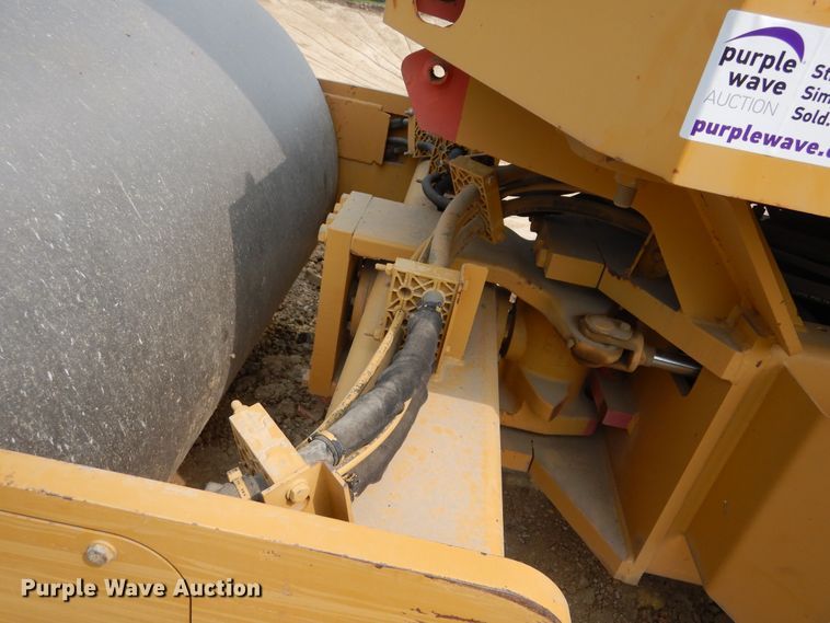 image for item DK3238 2004 Caterpillar CS-423E  single drum vibratory roller