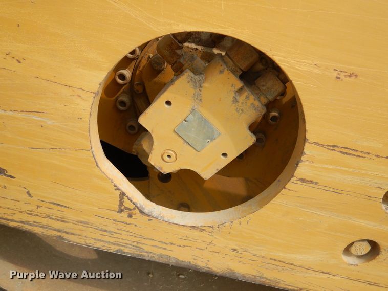 image for item DK3238 2004 Caterpillar CS-423E  single drum vibratory roller