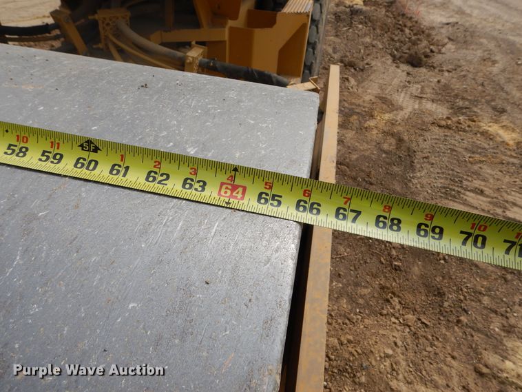 image for item DK3238 2004 Caterpillar CS-423E  single drum vibratory roller