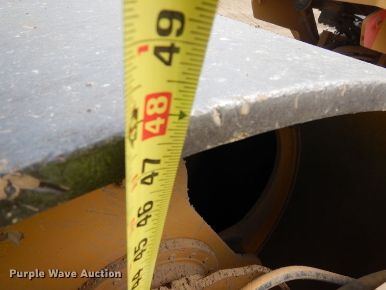 image for item DK3238 2004 Caterpillar CS-423E  single drum vibratory roller