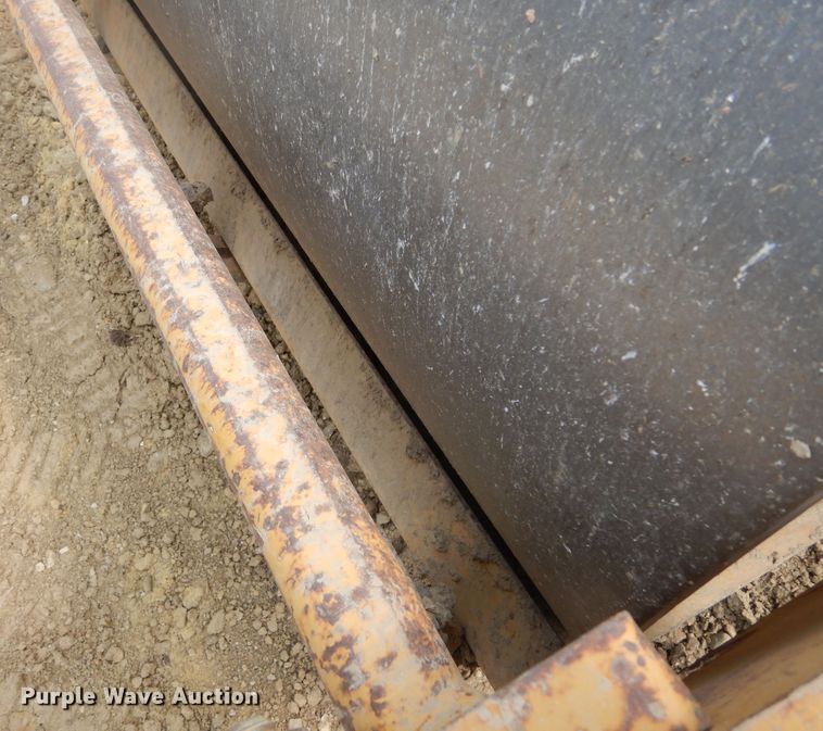 image for item DK3238 2004 Caterpillar CS-423E  single drum vibratory roller