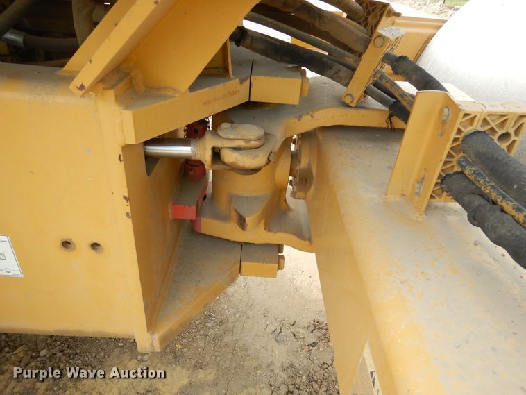 image for item DK3238 2004 Caterpillar CS-423E  single drum vibratory roller