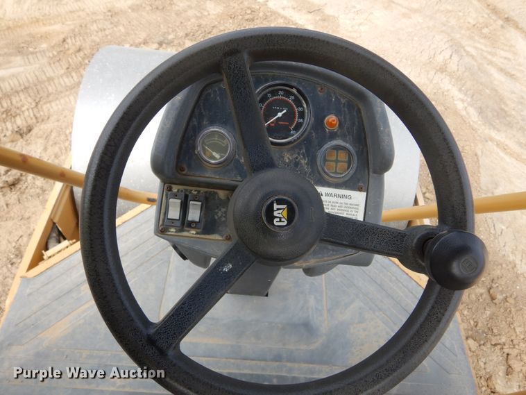 image for item DK3238 2004 Caterpillar CS-423E  single drum vibratory roller