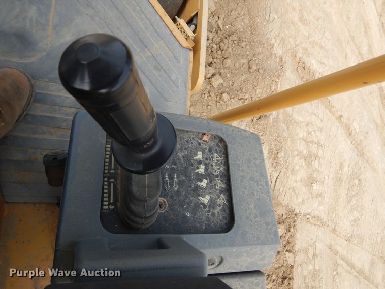 image for item DK3238 2004 Caterpillar CS-423E  single drum vibratory roller