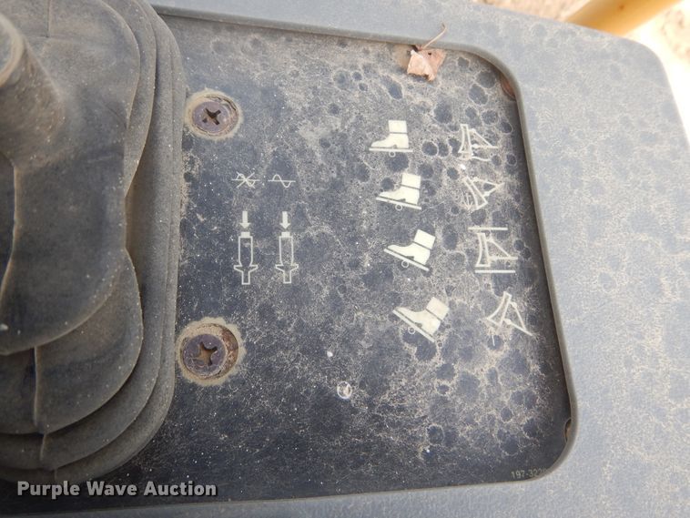 image for item DK3238 2004 Caterpillar CS-423E  single drum vibratory roller