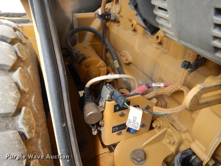 image for item DK3238 2004 Caterpillar CS-423E  single drum vibratory roller