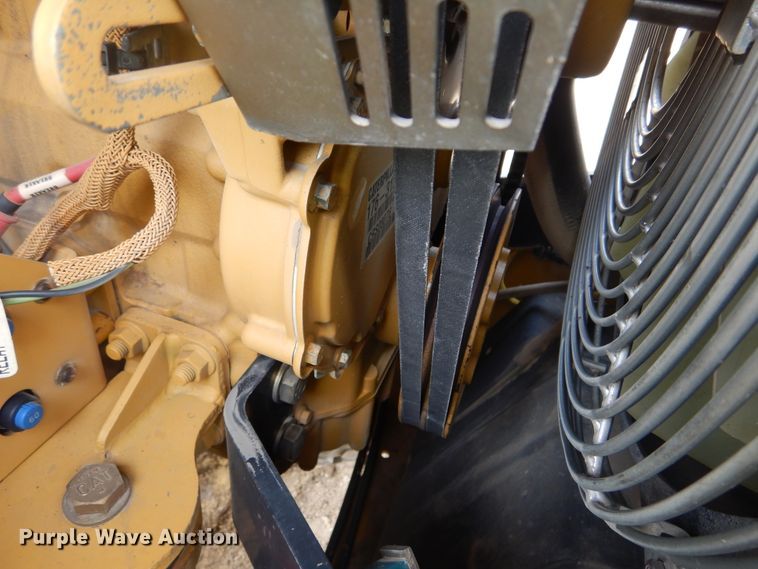 image for item DK3238 2004 Caterpillar CS-423E  single drum vibratory roller