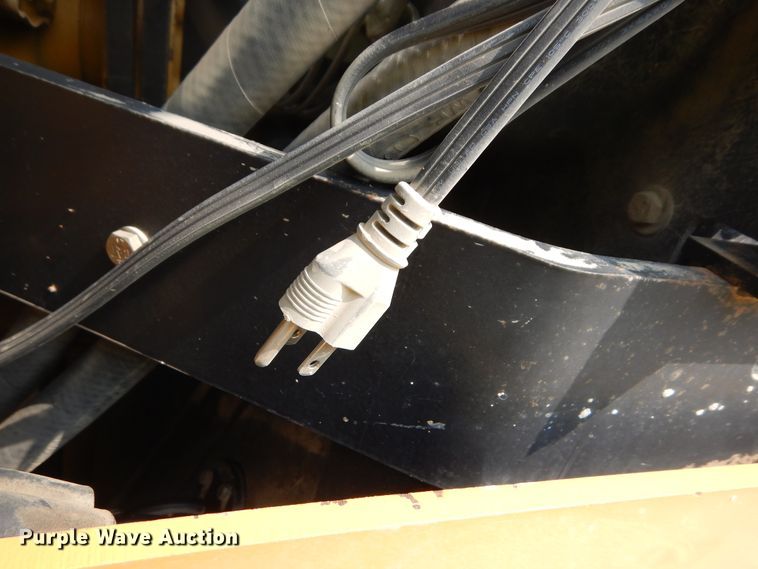 image for item DK3238 2004 Caterpillar CS-423E  single drum vibratory roller