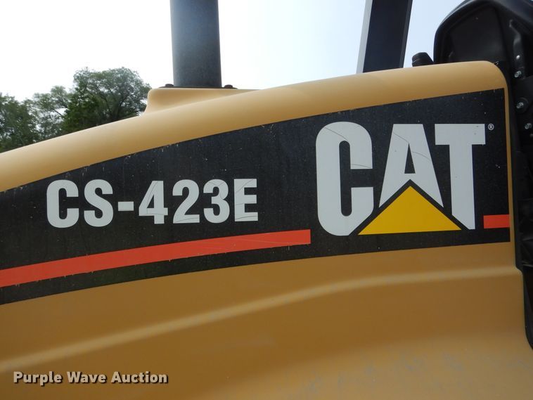 image for item DK3238 2004 Caterpillar CS-423E  single drum vibratory roller