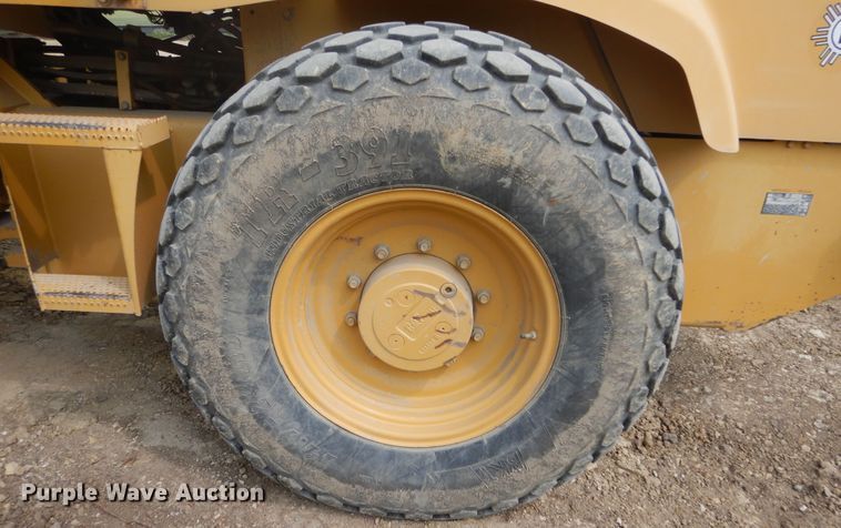 image for item DK3238 2004 Caterpillar CS-423E  single drum vibratory roller
