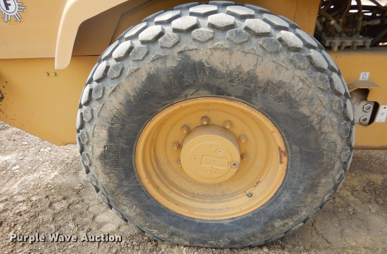image for item DK3238 2004 Caterpillar CS-423E  single drum vibratory roller