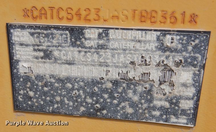 image for item DK3238 2004 Caterpillar CS-423E  single drum vibratory roller