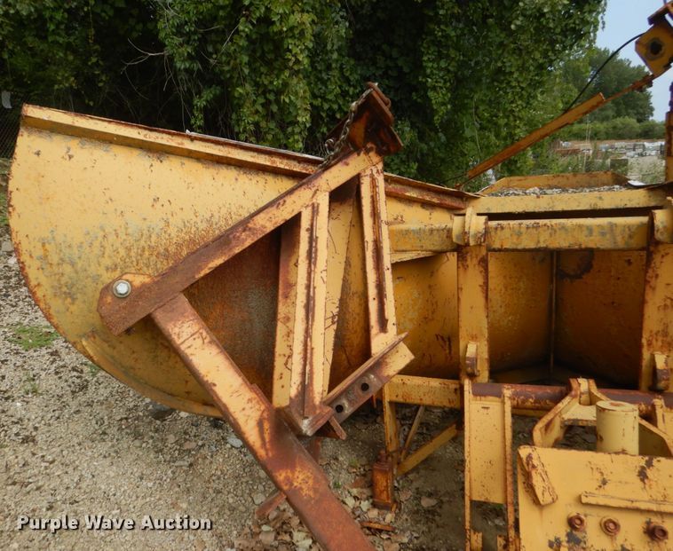 image for item HI9956 10'10"W motor grader snow plow