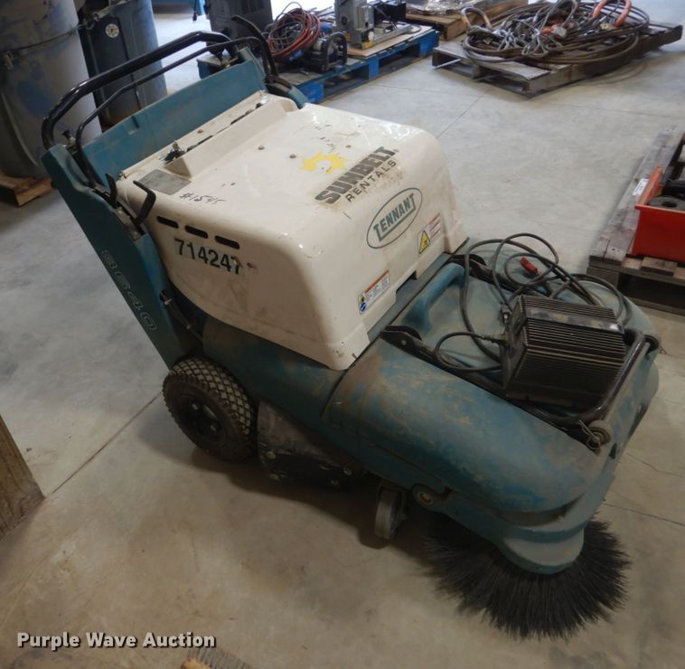 image for item KO9669 Tennant 3640  floor sweeper
