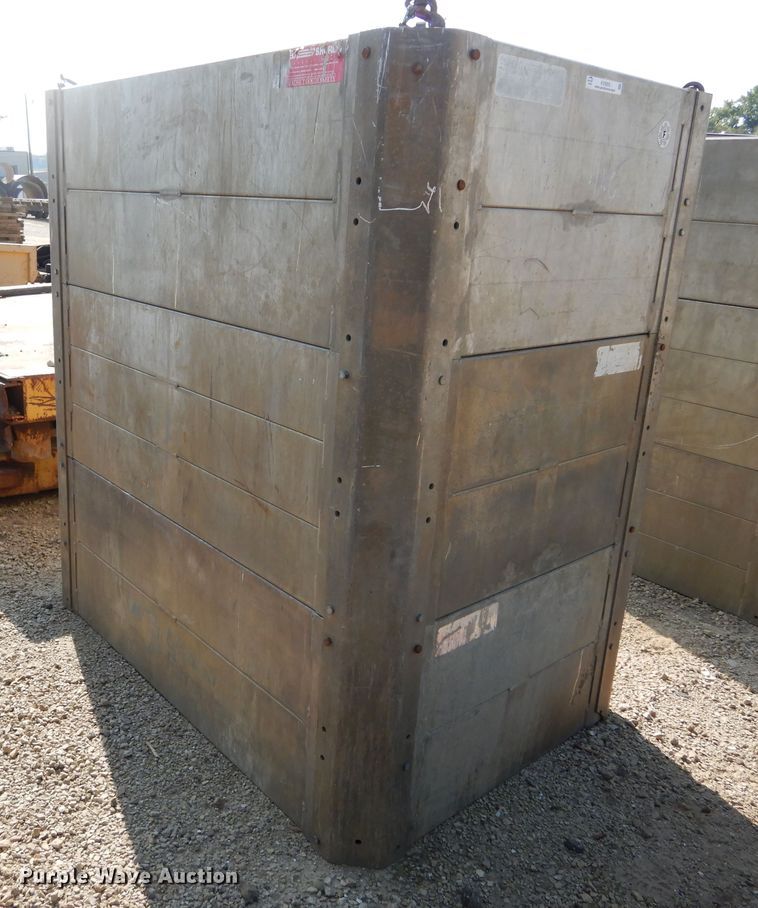 image for item KV9203 Trench box