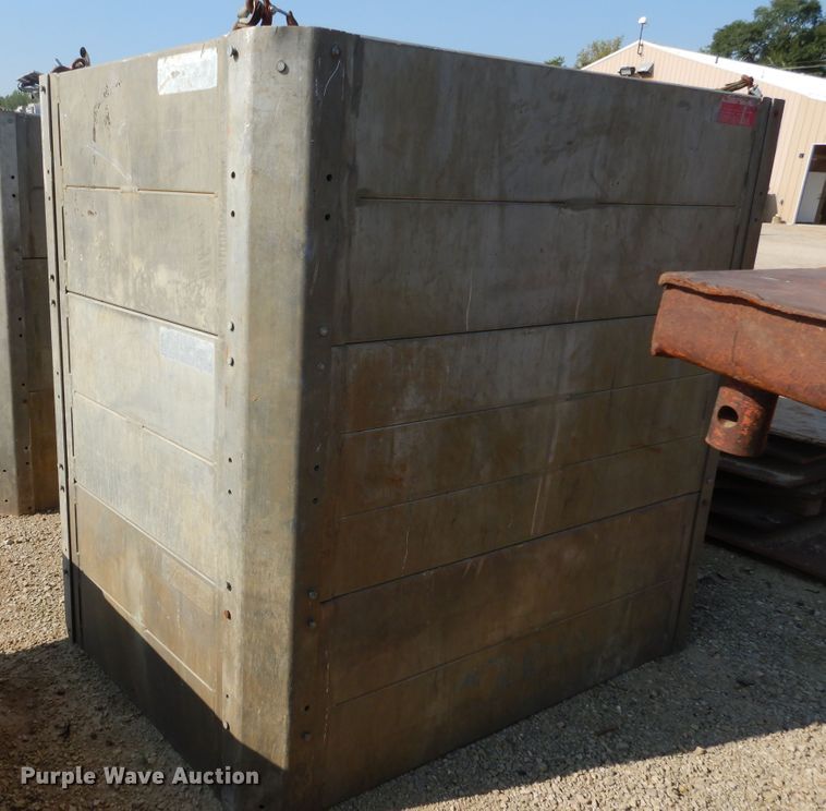 image for item KV9203 Trench box