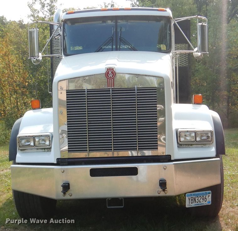 image for item AF9883 2014 Kenworth T800  flatbed truck