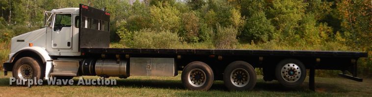 image for item AF9883 2014 Kenworth T800  flatbed truck
