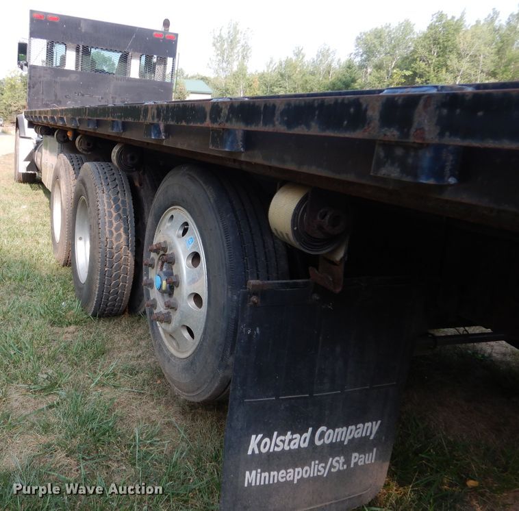 image for item AF9883 2014 Kenworth T800  flatbed truck