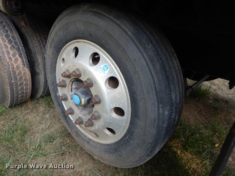 image for item AF9883 2014 Kenworth T800  flatbed truck