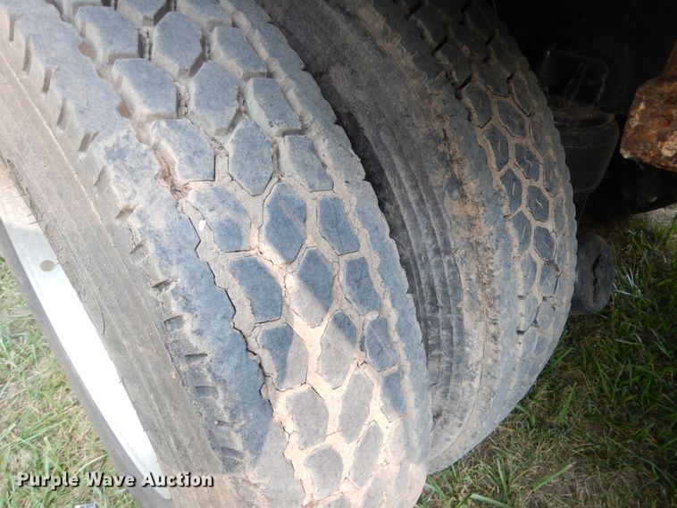 image for item AF9883 2014 Kenworth T800  flatbed truck