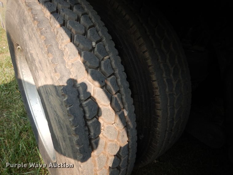 image for item AF9883 2014 Kenworth T800  flatbed truck