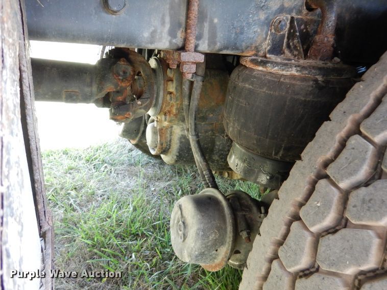 image for item AF9883 2014 Kenworth T800  flatbed truck