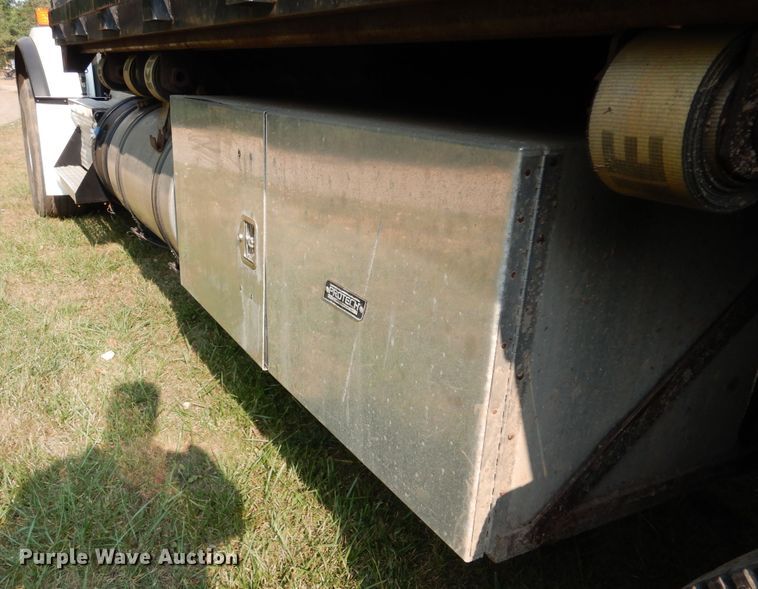 image for item AF9883 2014 Kenworth T800  flatbed truck