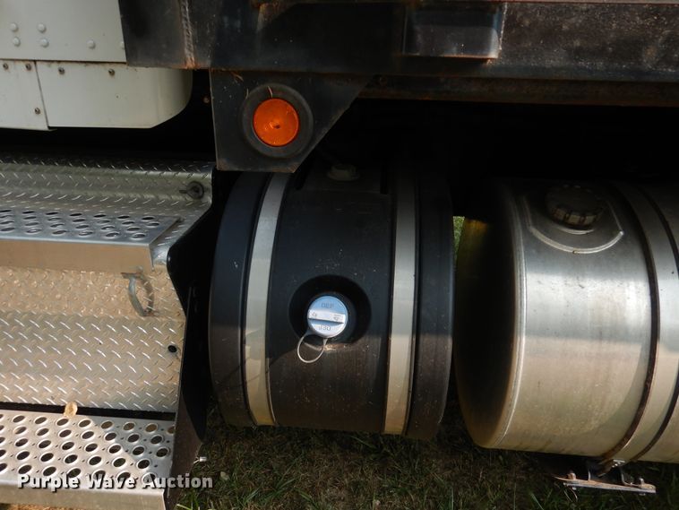 image for item AF9883 2014 Kenworth T800  flatbed truck