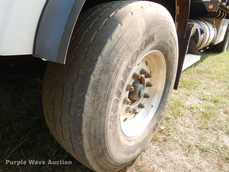 image for item AF9883 2014 Kenworth T800  flatbed truck