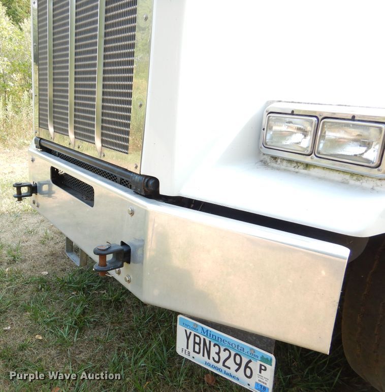 image for item AF9883 2014 Kenworth T800  flatbed truck