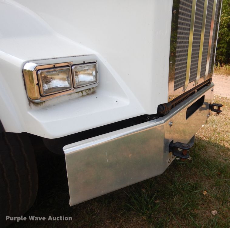 image for item AF9883 2014 Kenworth T800  flatbed truck