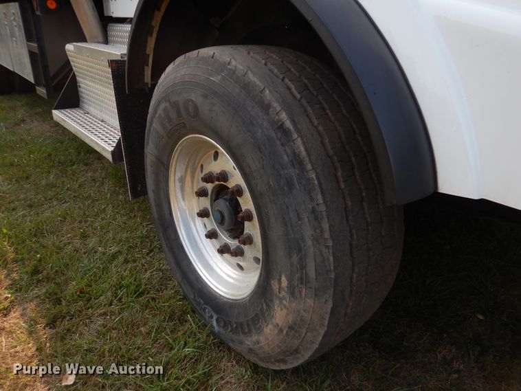 image for item AF9883 2014 Kenworth T800  flatbed truck