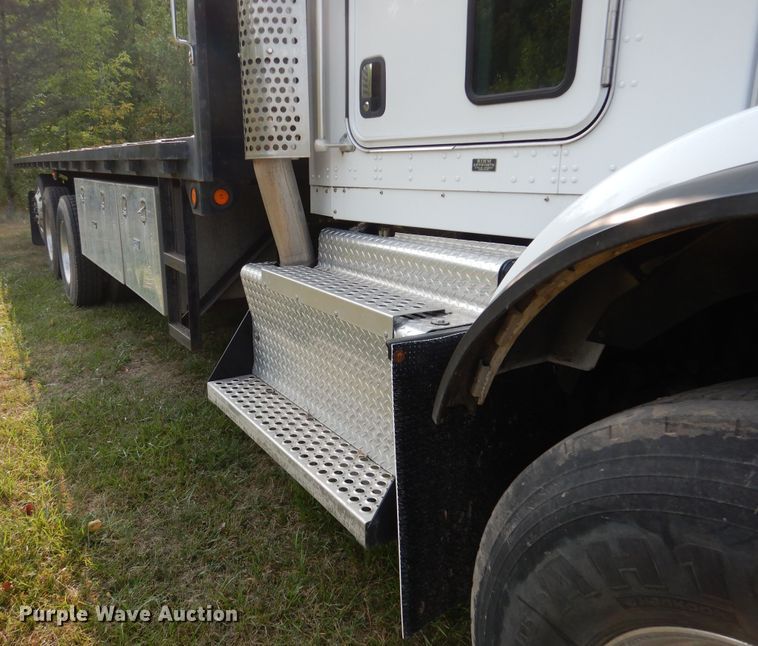 image for item AF9883 2014 Kenworth T800  flatbed truck