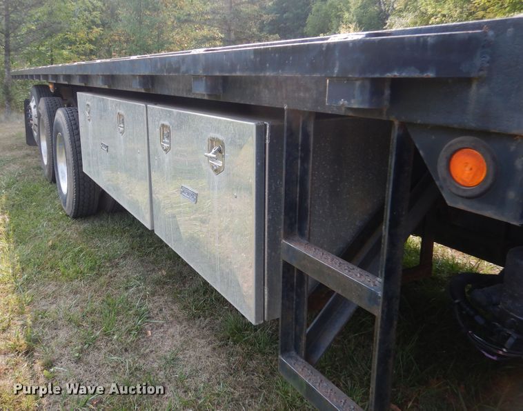 image for item AF9883 2014 Kenworth T800  flatbed truck