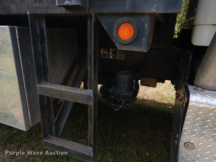 image for item AF9883 2014 Kenworth T800  flatbed truck