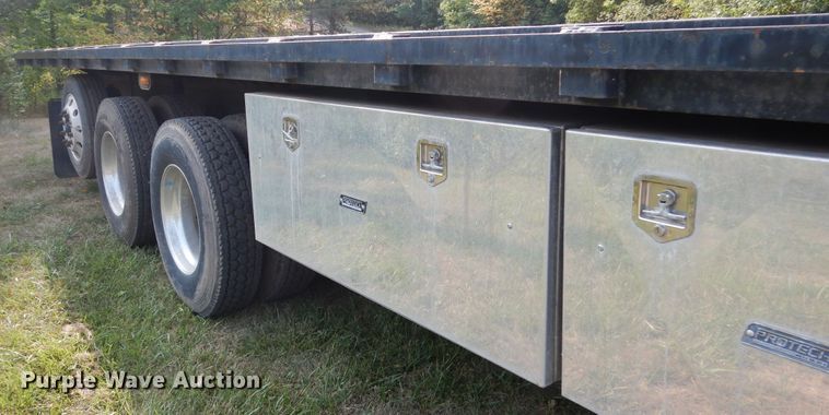 image for item AF9883 2014 Kenworth T800  flatbed truck