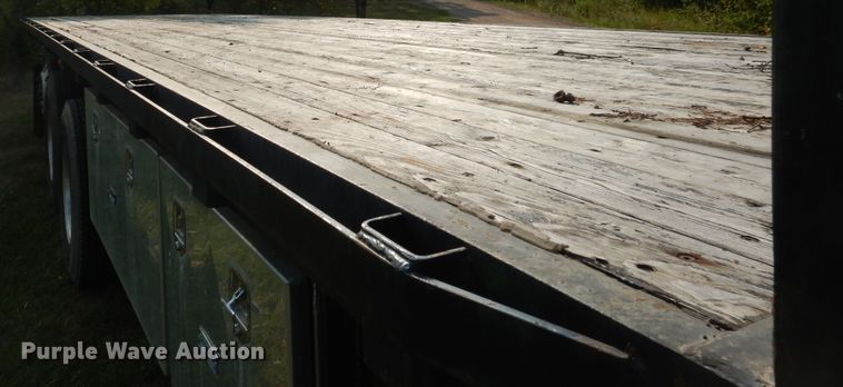 image for item AF9883 2014 Kenworth T800  flatbed truck