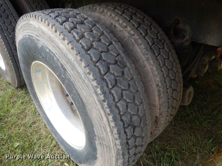 image for item AF9883 2014 Kenworth T800  flatbed truck