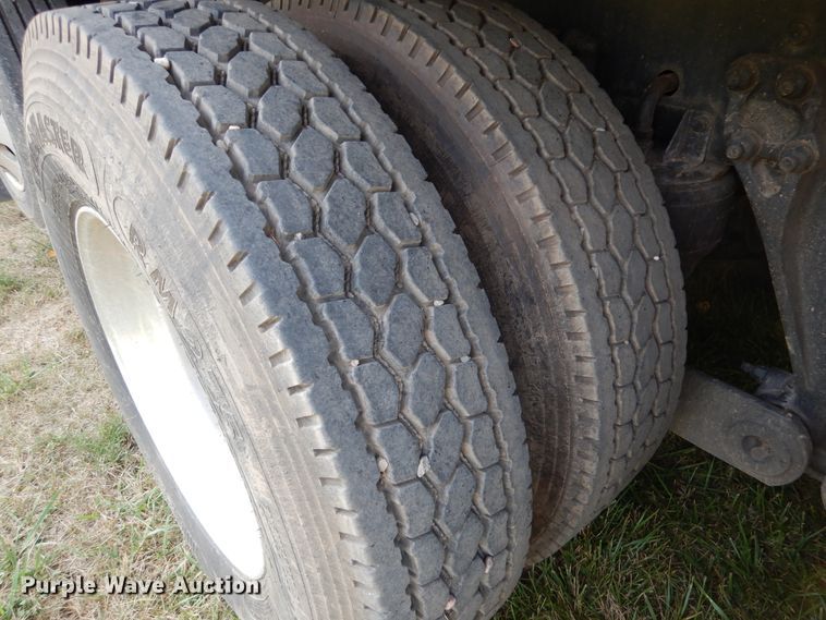 image for item AF9883 2014 Kenworth T800  flatbed truck