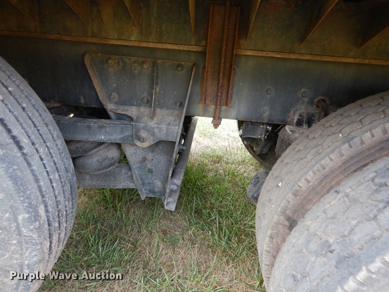 image for item AF9883 2014 Kenworth T800  flatbed truck