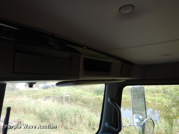 image for item AF9883 2014 Kenworth T800  flatbed truck