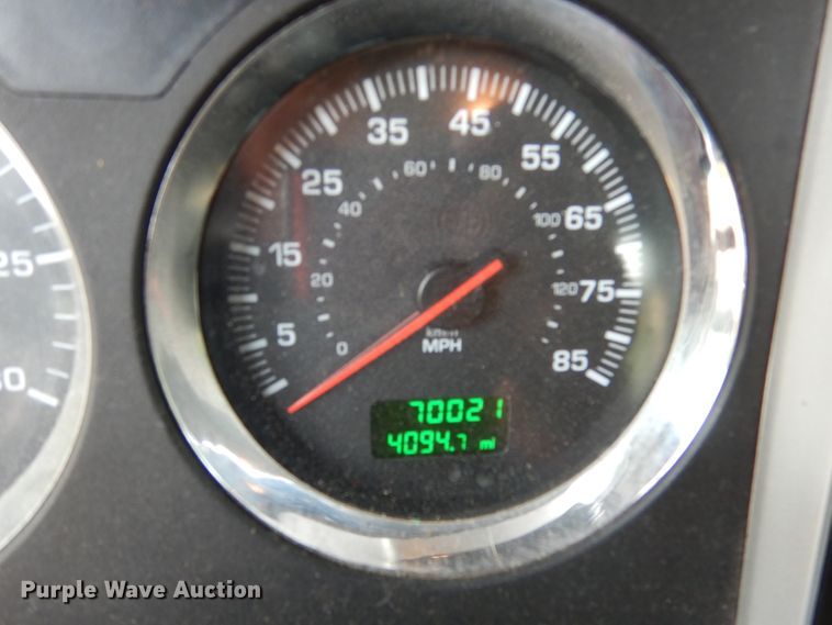 image for item AF9883 2014 Kenworth T800  flatbed truck