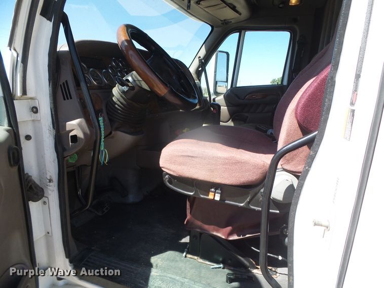 image for item DI5713 2007 Peterbilt 387  semi truck