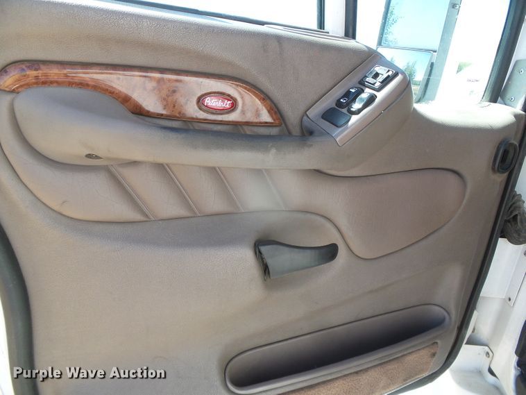 image for item DI5713 2007 Peterbilt 387  semi truck