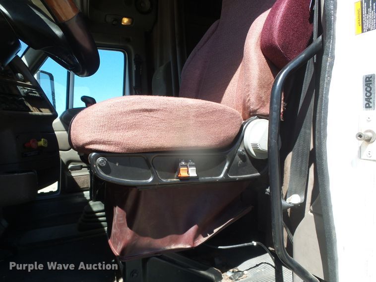 image for item DI5713 2007 Peterbilt 387  semi truck