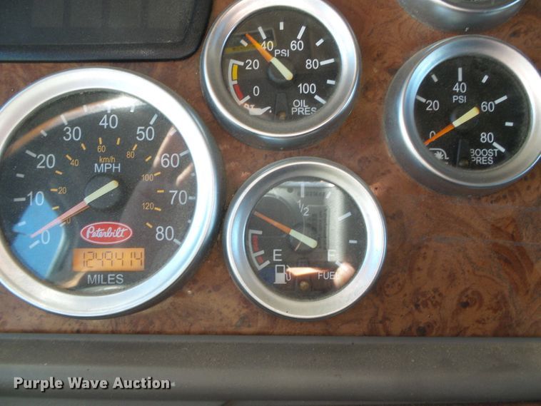 image for item DI5713 2007 Peterbilt 387  semi truck