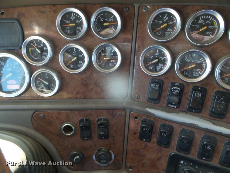 image for item DI5713 2007 Peterbilt 387  semi truck