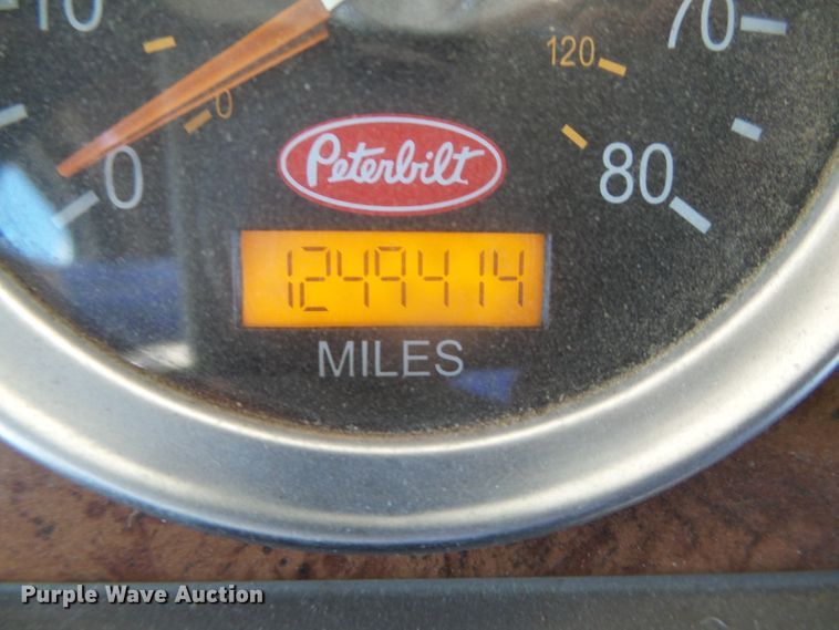 image for item DI5713 2007 Peterbilt 387  semi truck